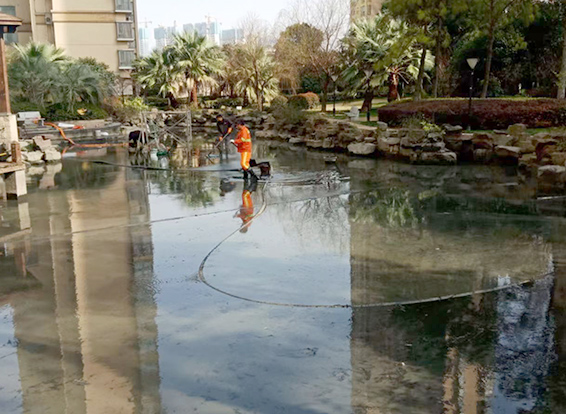 江阳景观池淤泥清理