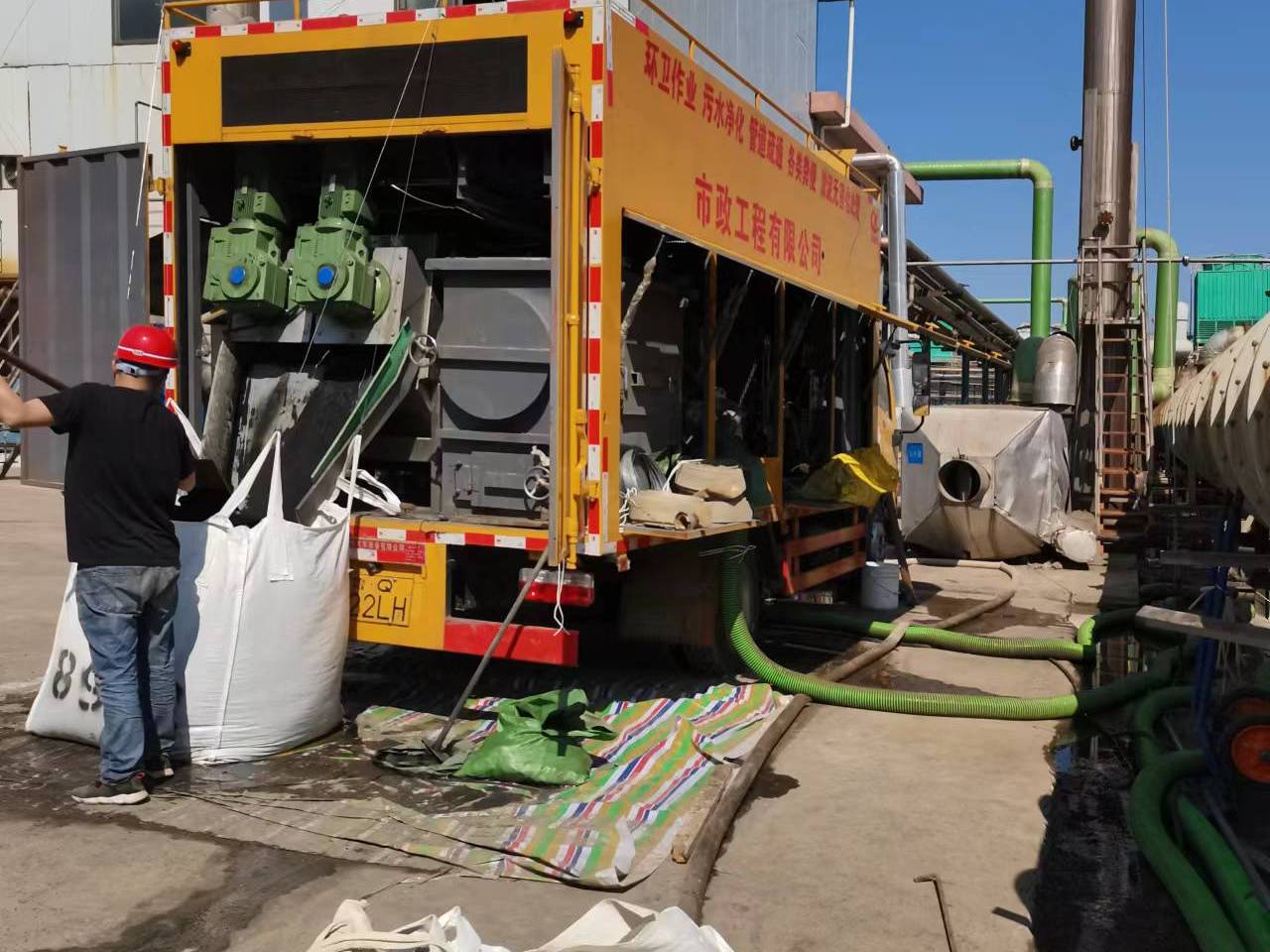 江阳淤泥压干处理